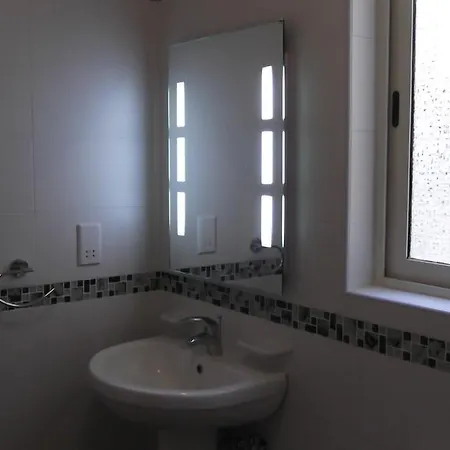 דירה Hideaway Flats