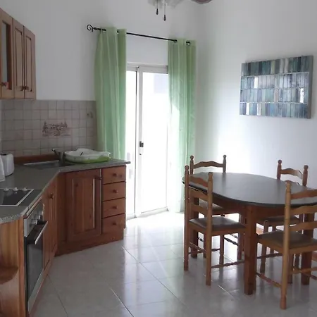 דירה Hideaway Flats