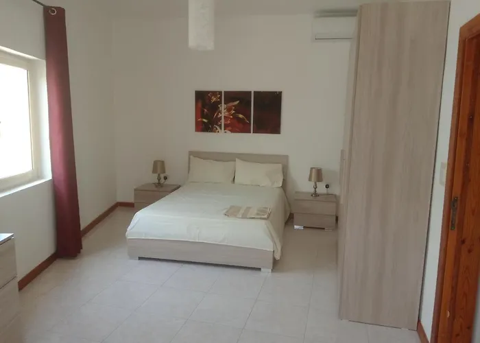 Hideaway Flats Apartment *